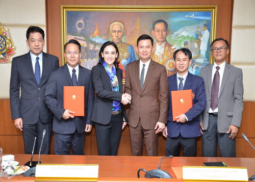 The signing ceremony of the Memorandum of Understanding : TSE & KMITL